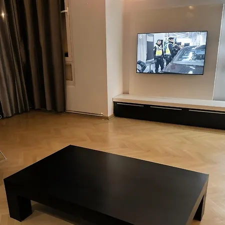 Regina's Modern Center Апартаменты Скопье